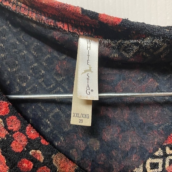 White Stag Woman's Plus Size XXL (20) Red Black Floral Textured Top Blouse. - Picture 4 of 9